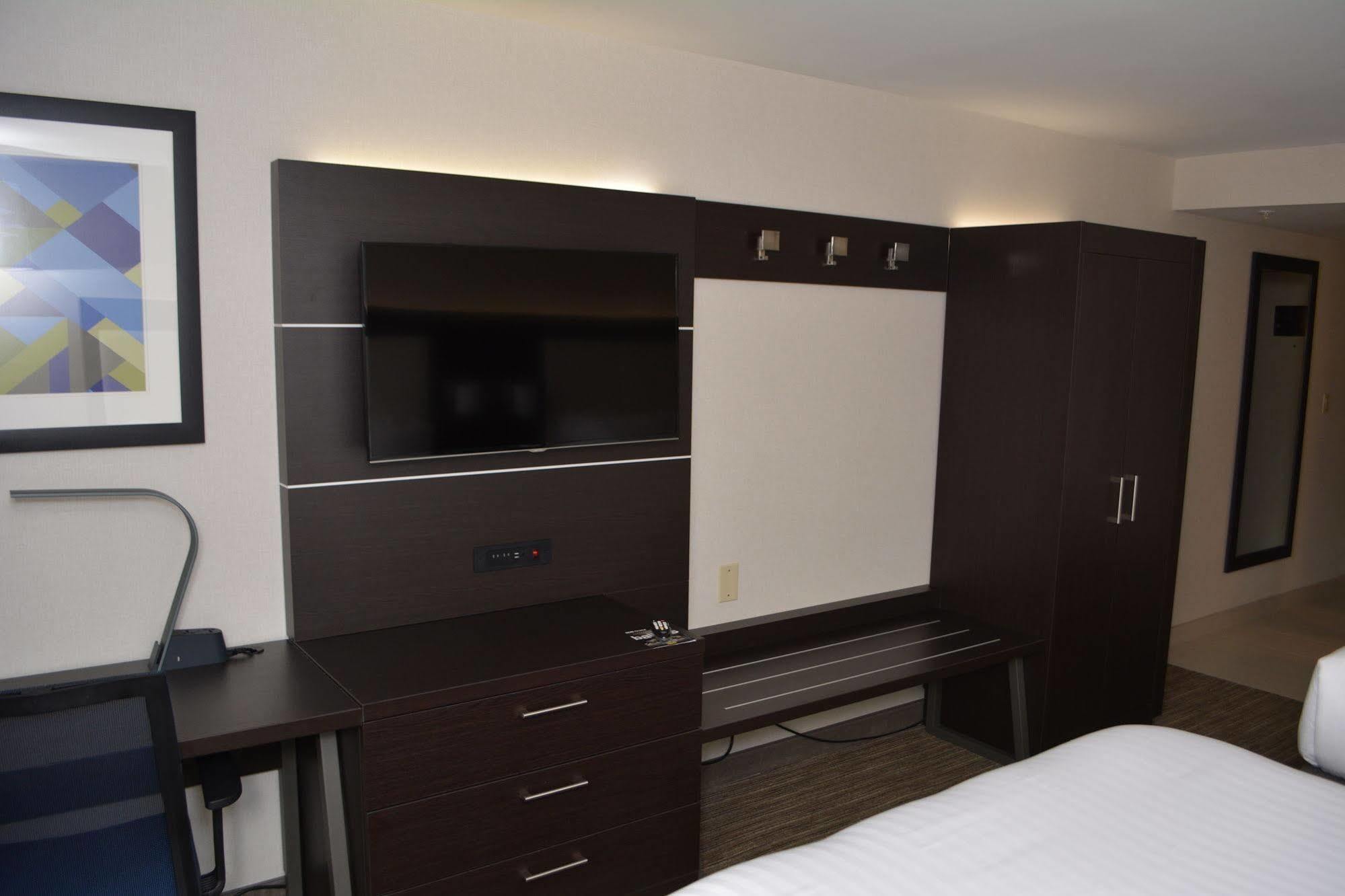 Holiday Inn Express & Suites Waterville - North By Ihg Экстерьер фото